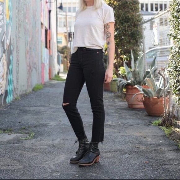 Levi's Wedgie Straight Premium Denim Raw Hem Black Wash Jeans Size 25 - Picture 3 of 12